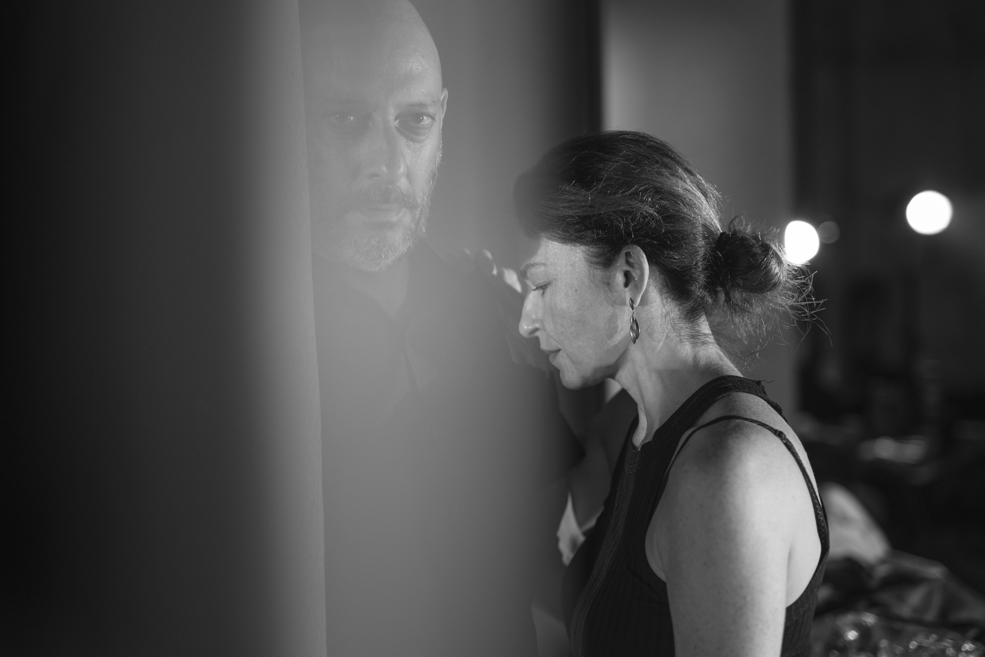 Η Αλεξία Καλτσίκη και πίσω ο Φιντέλ Ταλαμπούκας