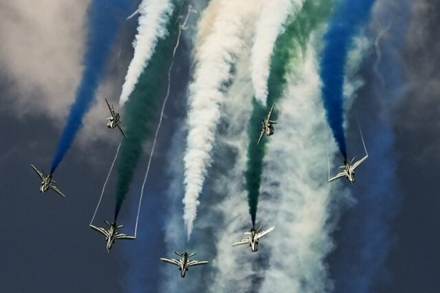 Athens Flying Week: Εντυπωσιακές εικόνες από την έναρξη του μεγάλου αεροπορικού σόου