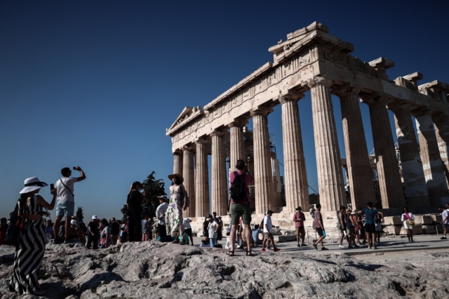 Ακρόπολη: Συνελήφθη 36χρονος που έκλεψε δύο κομμάτια μάρμαρο