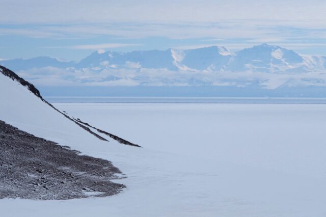 Ανταρκτική: Επείγουσα επιχείρηση για διάσωση ερευνητή – Επιστρατεύτηκε παγοθραυστικό