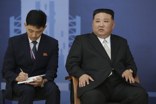 Κιμ Γιονγκ Ουν: “Πρέπει να είμαστε έτοιμοι να συντρίψουμε ΗΠΑ και Νότια Κορέα”