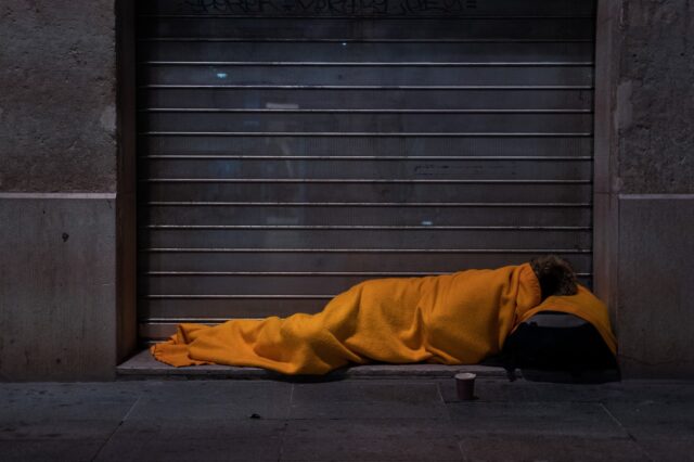 Τουλάχιστον 895.000 άνθρωποι είναι άστεγοι σε Ευρωπαϊκή Ένωση και Ηνωμένο Βασίλειο