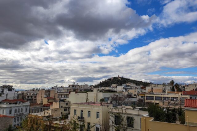 Καιρός Αθήνα: Συννεφιά και πτώση της θερμοκρασίας