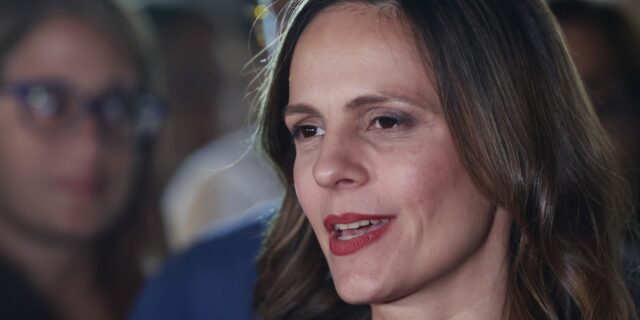 Έφη Αχτσιόγλου: “Ο ΣΥΡΙΖΑ δεν μπορεί να πορεύεται στα θολά νερά των εύκολων λύσεων”