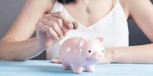 Spend less, live more: Πώς η γενιά των millennials ξαναέμαθε να διαχειρίζεται τα χρήματά της