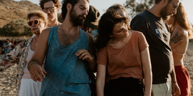 Πρόβα στην άμμο με τους ήρωες του Ντοστογιέφσκι