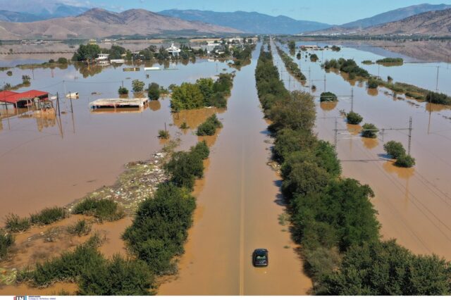 Πλημμύρες: Κομμένη στα δύο η χώρα για πέμπτη ημέρα – Απροσπέλαστη η Εθνική Οδός μετά τα Τέμπη