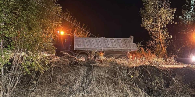 Θεσσαλία: Συνεχίστηκαν κατά τη διάρκεια της νύχτας οι εργασίες καθαρισμού και αποκατάστασης