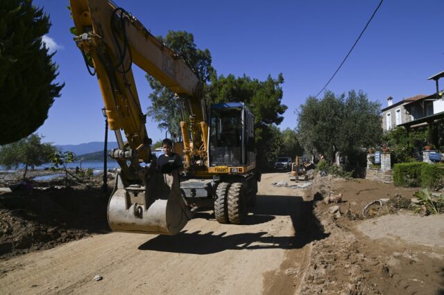 Πλημμύρες: Η κατάσταση στο οδικό δίκτυο σε Λάρισα, Καρδίτσα, Τρίκαλα – Ποιοι δρόμοι παραμένουν κλειστοί