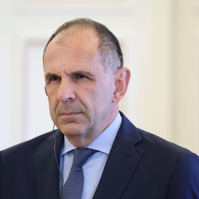 Γεραπετρίτης – Χαφτάρ: “Mάς συνδέει η προσήλωση στο διεθνές δίκαιο”