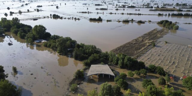 Πλημμύρες: Βιβλική καταστροφή της πρωτογενούς παραγωγής στη Θεσσαλία – Συγκλονίζουν οι αριθμοί