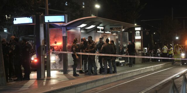 Βίντεο: Ισραηλινοί αστυνομικοί πυροβόλησαν και σκότωσαν 14χρονο Παλαιστίνιο σε σταθμό τρένου