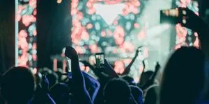 Το Jack Daniel’s βάζει τα ποτά στο 00s party του OneMan και του LadyLike