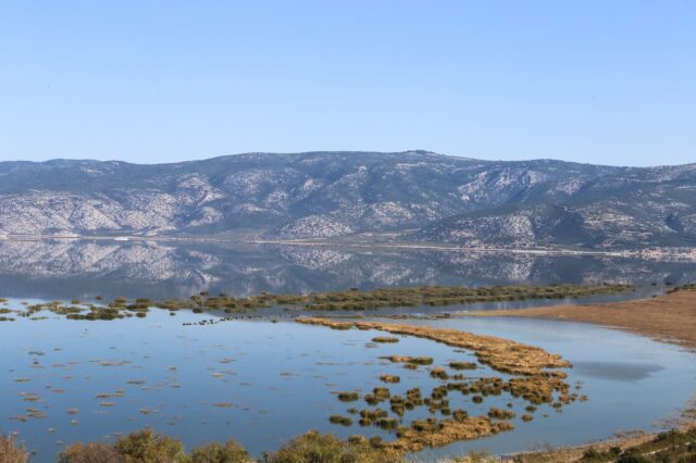 Λίμνη Κάρλα: Ποια είναι η λίμνη που απειλεί με νέες πλημμύρες τη Θεσσαλία
