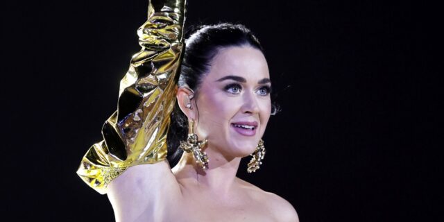 Katy Perry: Έγινε κατά 225 εκατομμύρια πλουσιότερη με μόνο μια υπογραφή