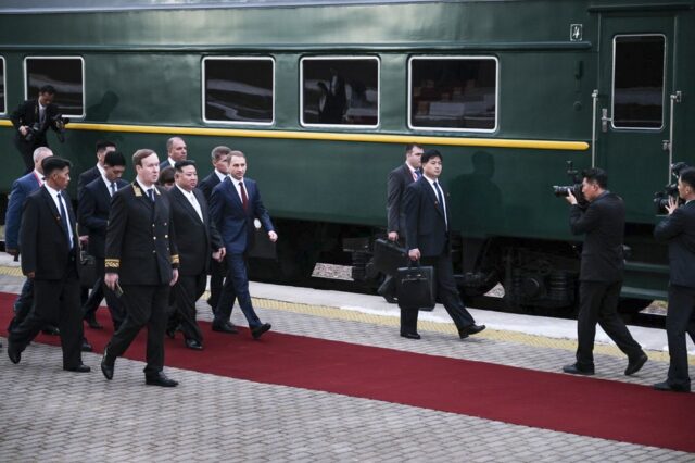 Στη Ρωσία μετά μουσικής ο Κιμ Γιονγκ Ουν – Συνάντηση με Πούτιν εν μέσω προειδοποιήσεων για την ανταλλαγή όπλων