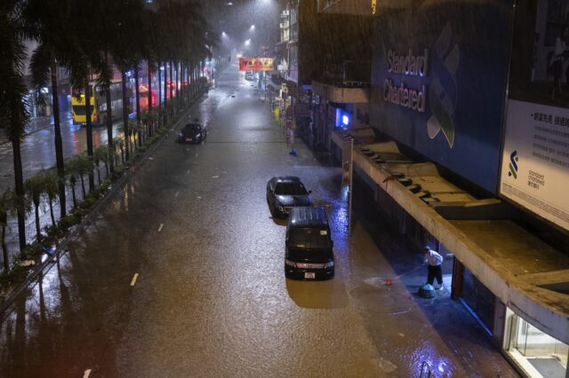 Κίνα: Το Χονγκ Κονγκ πλήττεται από τις χειρότερες βροχές των τελευταίων 140 ετών