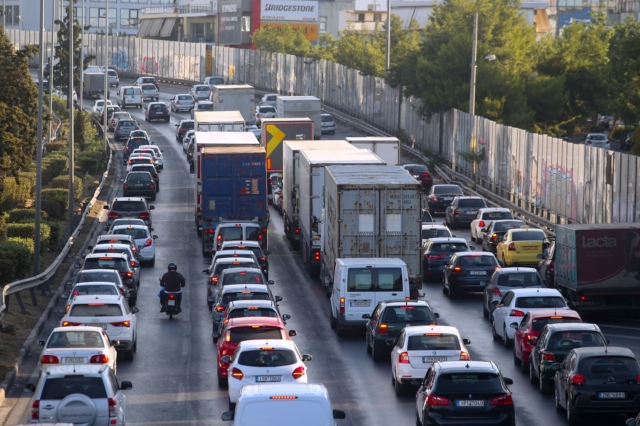 Κίνηση στους δρόμους: Μεγάλο μποτιλιάρισμα και στα δύο ρεύματα του Κηφισού – LIVE ΧΑΡΤΗΣ