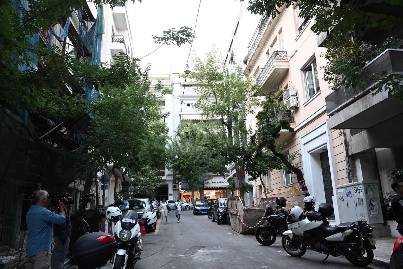 Βαρύς οπλισμός εντοπιστηκε σε αποθήκη στο Κολωνάκι σε κτίριο επί της Νεοφύτου Δούκα.