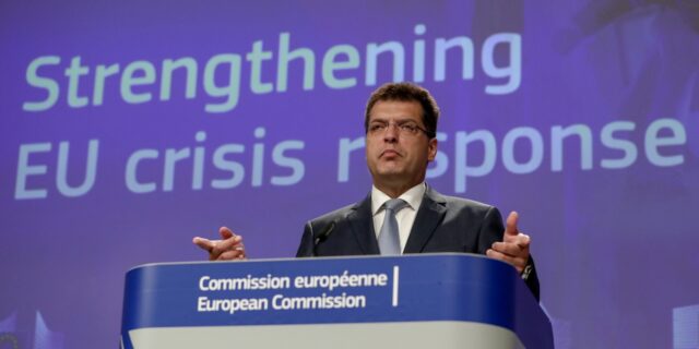 ΕΕ: Με λόγια Έλληνα πυρόπληκτου ξεκίνησε την ομιλία του ο Επίτροπος Λέναρσιτς