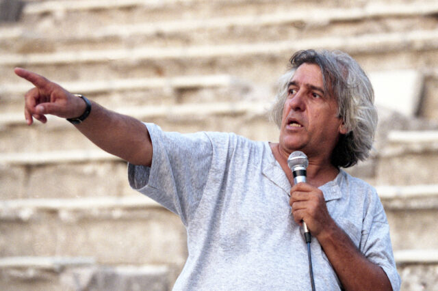 Ο Χρήστος Λεοντής στο NEWS 24/7: “Η Νεφελοκοκκυγία του Αριστοφάνη δεν είναι ουτοπία, είναι μέσα μας”