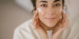 3 νέα προϊόντα αντιγήρανσης που βρίσκεις στο φαρμακείο