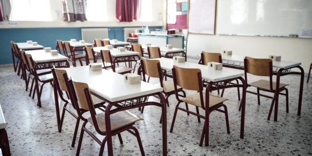 Γιατί υπάρχουν τόσες κενές θέσεις εκπαιδευτικών στα σχολεία;