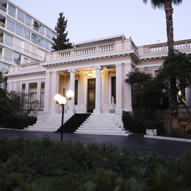 Νέοι γενικοί γραμματείς σε τρία υπουργεία μετά τις παραιτήσεις: Ποιοι αναλαμβάνουν