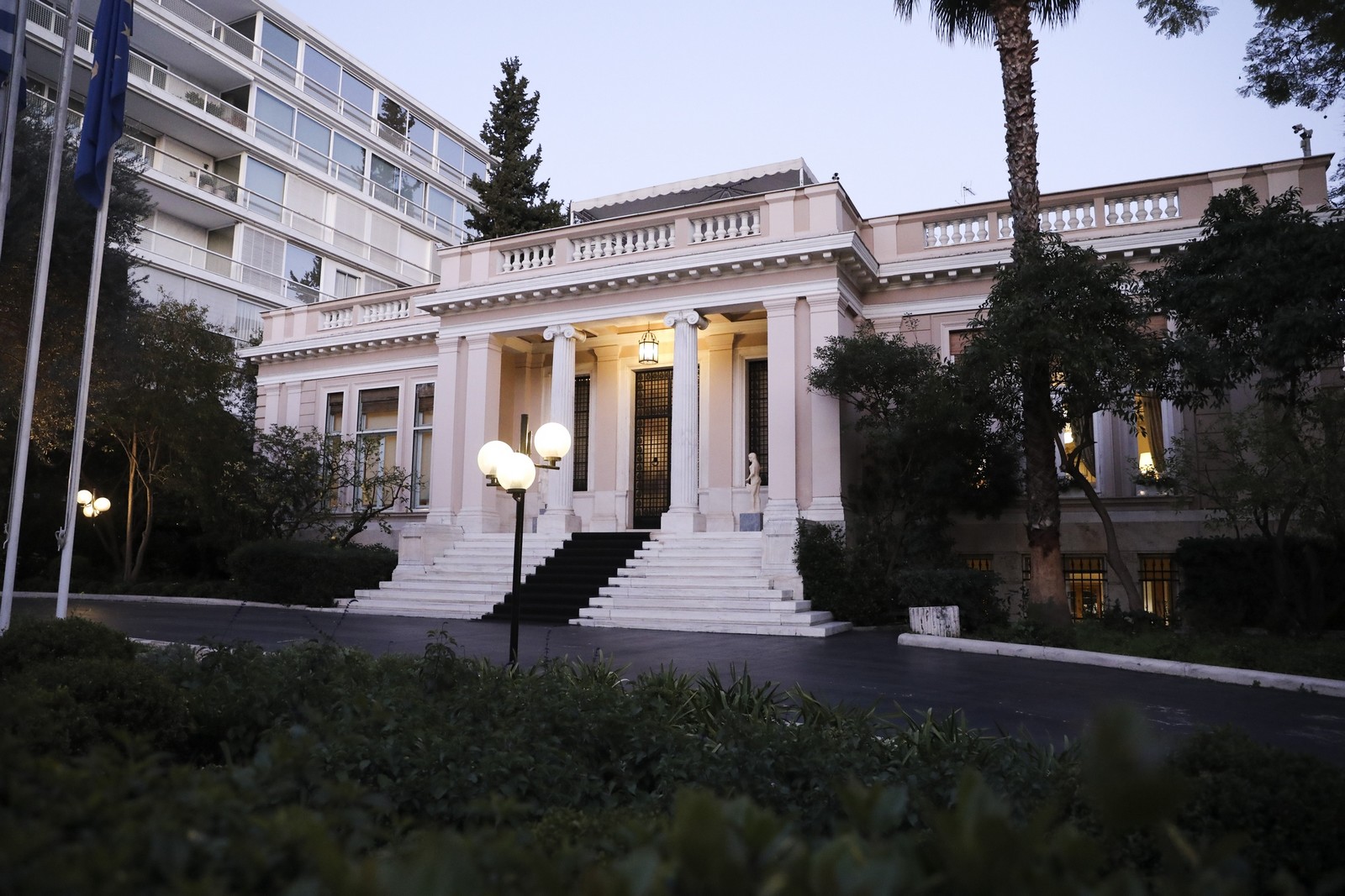 Νέοι γενικοί γραμματείς σε τρία υπουργεία μετά τις παραιτήσεις: Ποιοι αναλαμβάνουν