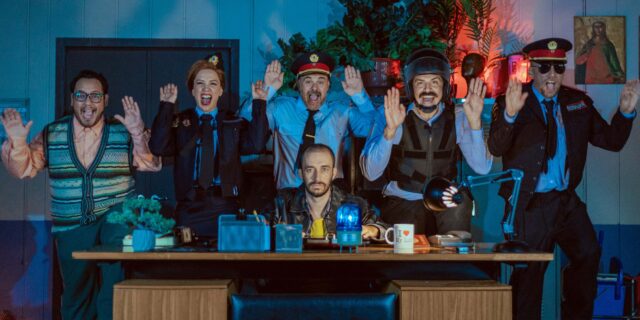 Ποιοι σήμερα μάς επιβάλλουν να δηλώνουμε ευτυχισμένοι;