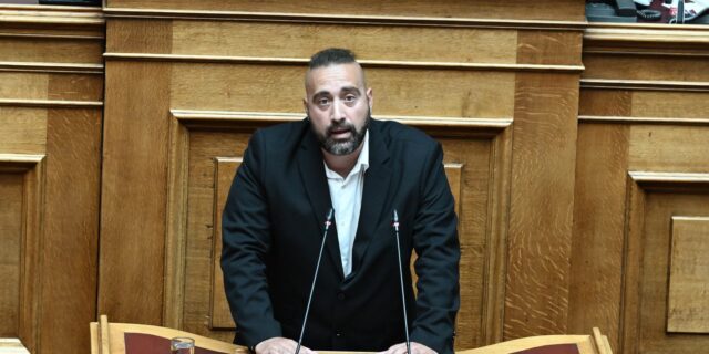 Σπαρτιάτες: Υπό διάλυση το κόμμα – Ανεξαρτητοποιήθηκε ο βουλευτής Γιώργος Μανούσος