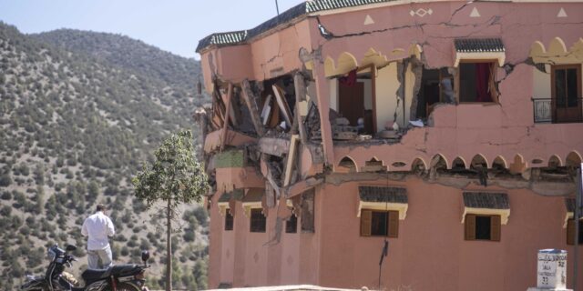 Σεισμός στο Μαρόκο: Μάχη με τον χρόνο για να βρεθούν επιζώντες – “Η ζωή τέλειωσε εδώ”