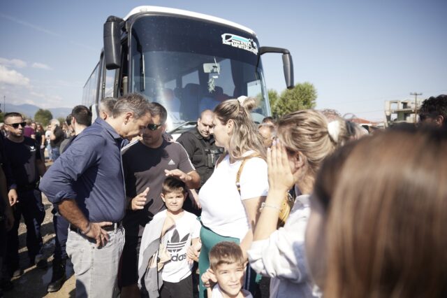 Στην Καρδίτσα ο Μητσοτάκης – Μίλησε με διασωθέντες