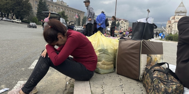Αρμένιοι φεύγουν από το Ναγκόρνο - Καραμπάχ