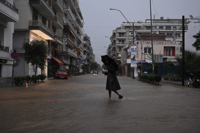 Θεσσαλία: Οι δρόμοι γίνονται ποτάμια, γιατί τα ποτάμια έγιναν δρόμοι