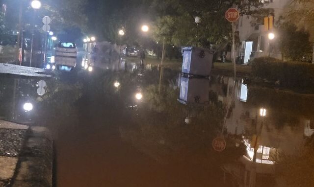 Λάρισα: Νύχτα αγωνίας για τους κατοίκους στη Γιάννουλη – Πλημμύρισαν οι δρόμοι