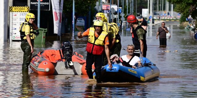 Κακοκαιρία: Χωριά θαμμένα στα λασπόνερα, ανησυχία για τον Πηνειό – SOS για τη δημόσια υγεία