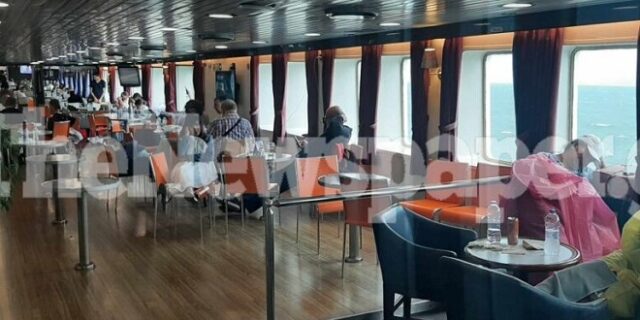 Εκατοντάδες επιβάτες επί 12 ώρες εγκλωβισμένοι σε πλοίο – Δεν μπορούν να προσεγγίσουν το λιμάνι του Βόλου