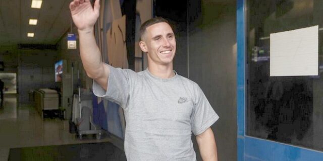 Ολυμπιακός: Στην Ελλάδα ο Ποντένσε, θερμή υποδοχή από τους φίλους των ερυθρολεύκων