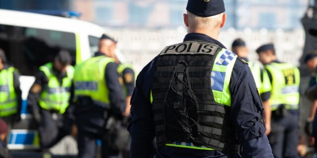 Σουηδία: Έκαψαν το Κοράνι σε συγκέντρωση – Επεισόδια και συλλήψεις