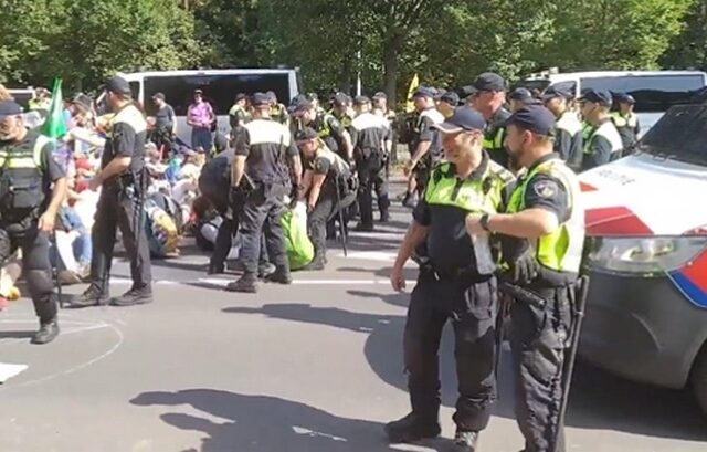 Ολλανδία: Χιλιάδες συλλήψεις σε διαδηλώσεις κατά των κρατικών επιδοτήσεων στη βιομηχανία ορυκτών καυσίμων