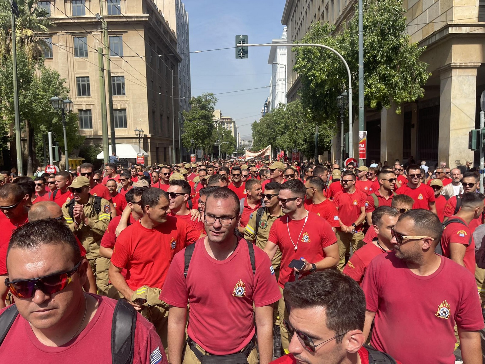 Συγκέντρωση εποχικών πυροσβεστών στο Σύνταγμα