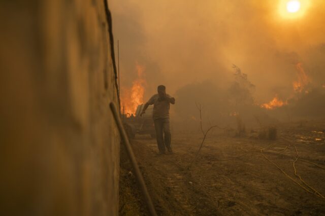BBC: Οι φωτιές στην Ελλάδα μέσα στα έξι ακραία καιρικά φαινόμενα του καλοκαιριού παγκοσμίως