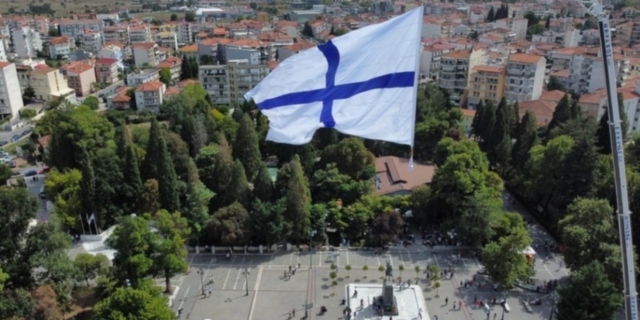 Σημαία 300τ.μ υψώθηκε στην Τρίπολη