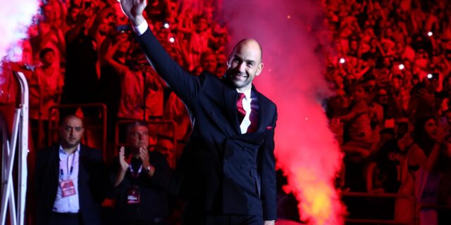 Ανατριχίλα στο ΣΕΦ: Η αποθεωτική είσοδος του Βασίλη Σπανούλη