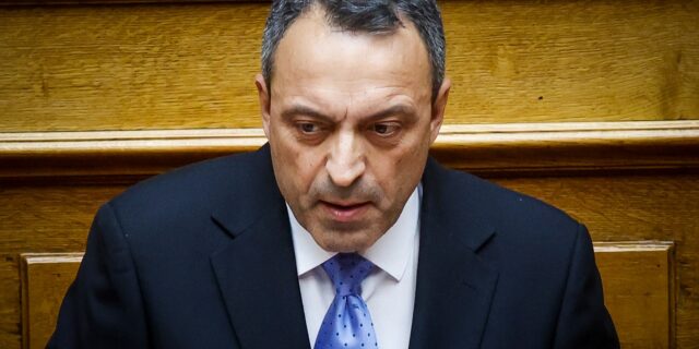 Στίγκας: Κατηγορεί τους 11 βουλευτές για αντιποίηση της σφραγίδας και της επωνυμίας των “Σπαρτιατών”