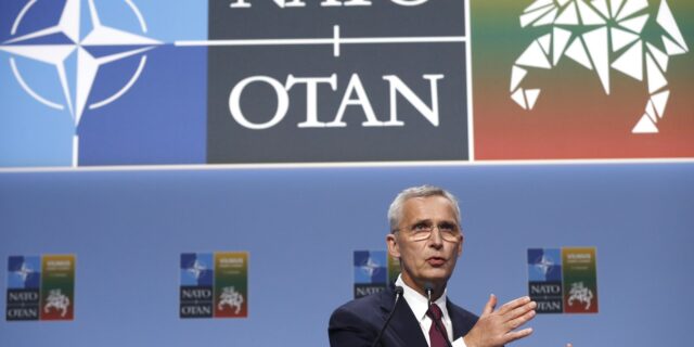 Στόλτενμπεργκ: “Το ΝΑΤΟ θα μπορούσε να είχε κάνει περισσότερα για να αποτρέψει τον πόλεμο στην Ουκρανία”