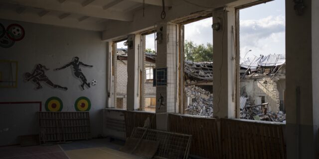 Ουκρανία: “Πίσω στα θρανία” οι μαθητές για δεύτερη χρονιά εν μέσω πολέμου