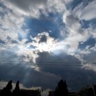 Καιρός: Συννεφιά, μπόρες και πτώση της θερμοκρασίας