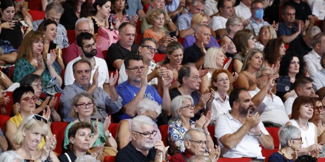 Διαρκές Συνέδριο ΣΥΡΙΖΑ: Καταχειροκροτήθηκε, αν και απών, ο Αλέξης Τσίπρας 